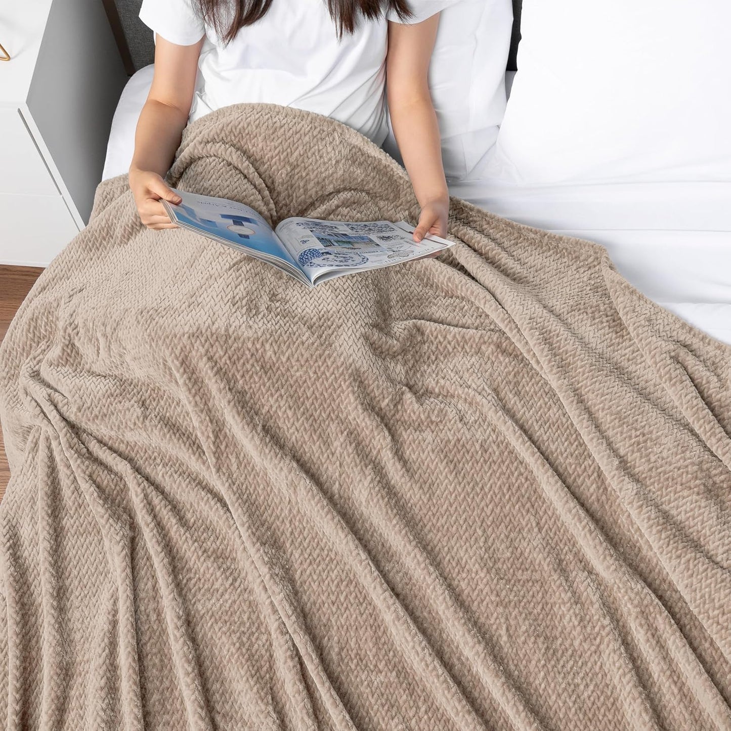 Taupe Jacquard Fleece Throw Blanket – Soft Lightweight Cozy Blanket 60x80 Inches